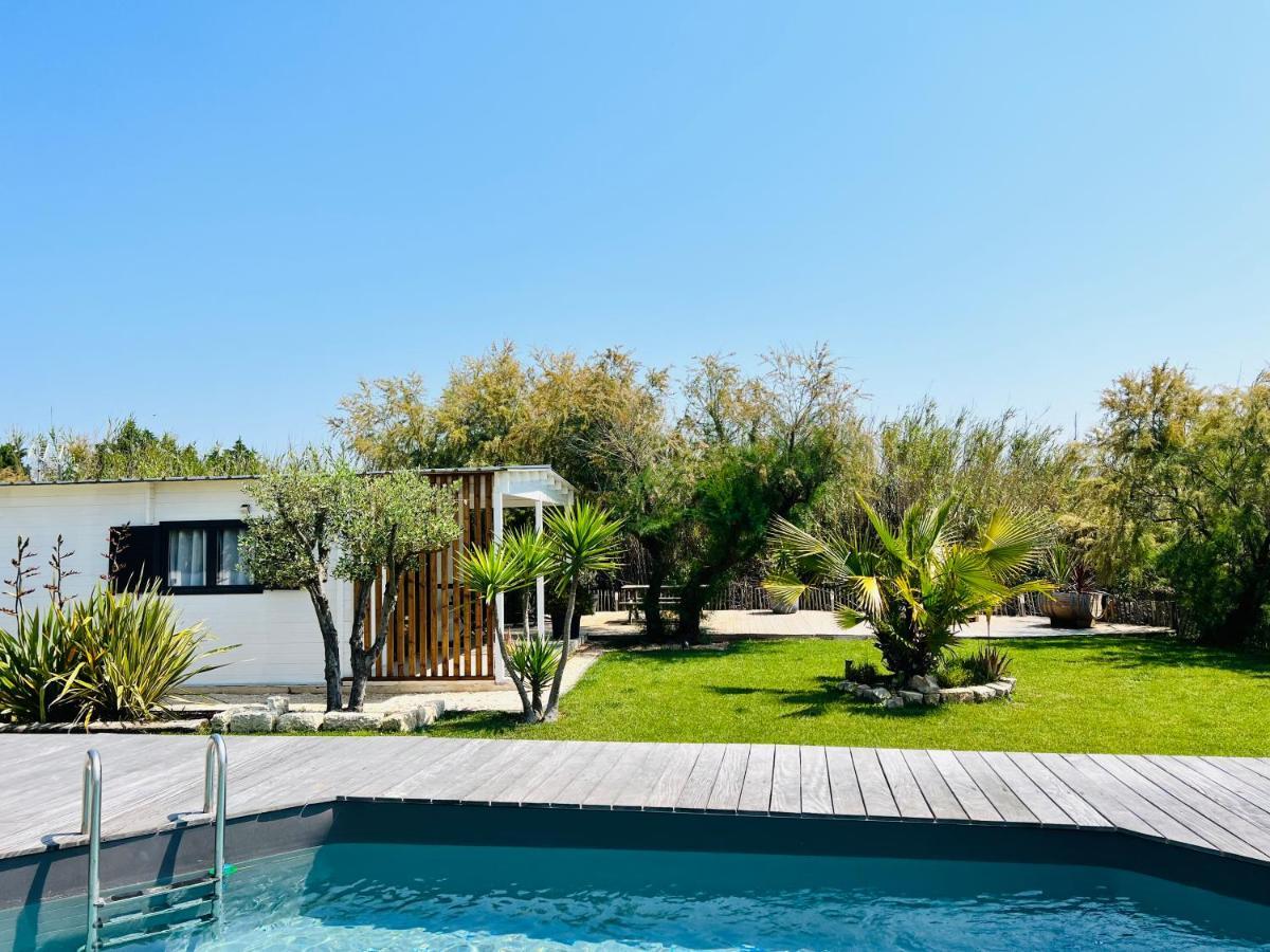 Cabane Le Flamant Avec Jardin, Piscine Et Parking Saintes-Maries-de-la-Mer Ngoại thất bức ảnh