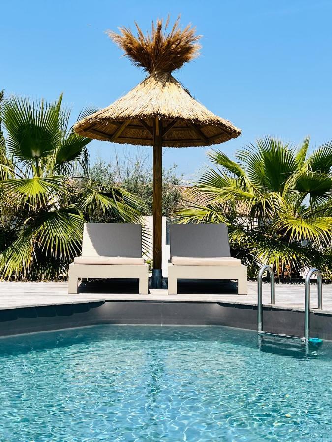 Cabane Le Flamant Avec Jardin, Piscine Et Parking Saintes-Maries-de-la-Mer Ngoại thất bức ảnh