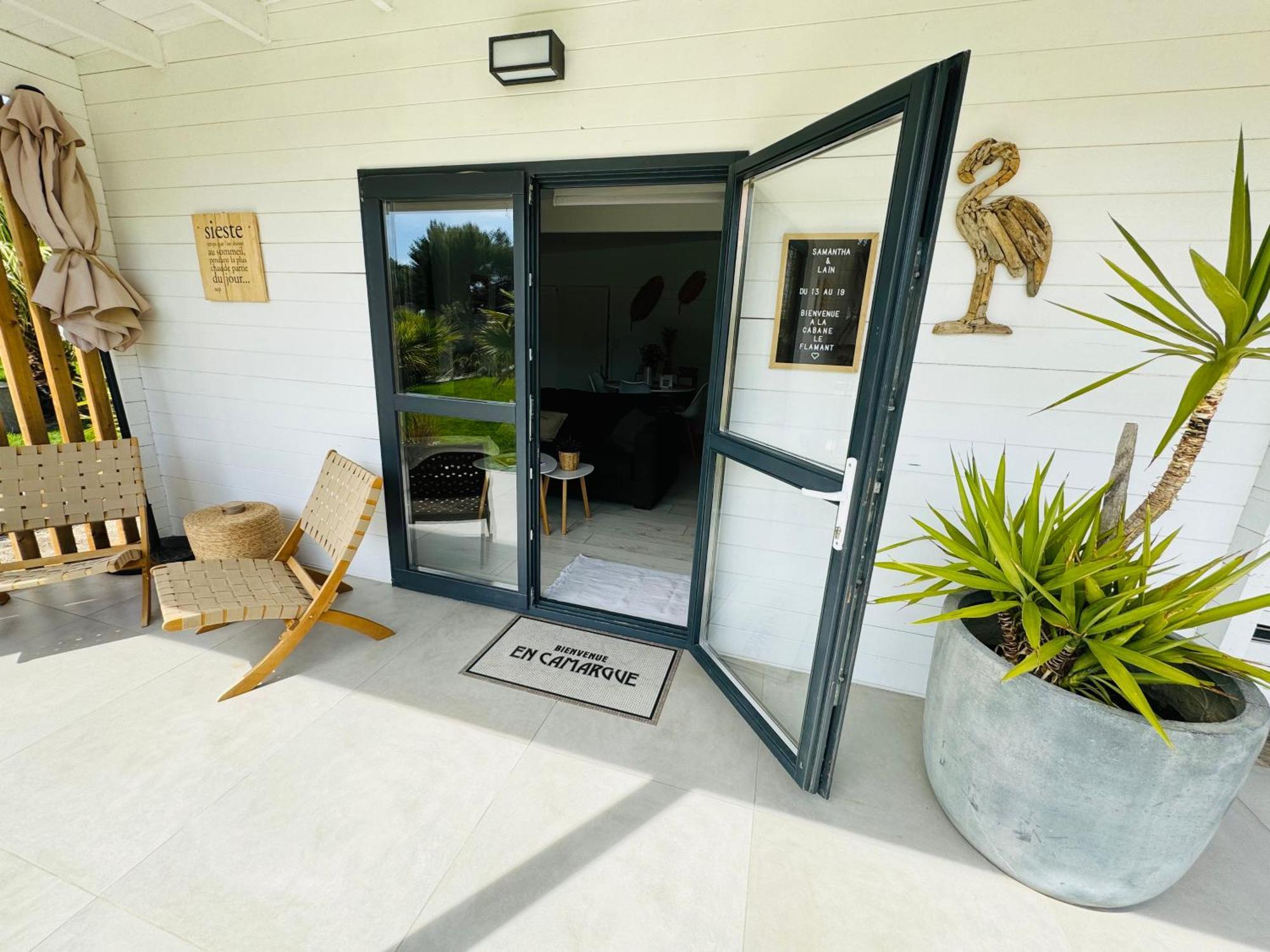 Cabane Le Flamant Avec Jardin, Piscine Et Parking Saintes-Maries-de-la-Mer Ngoại thất bức ảnh