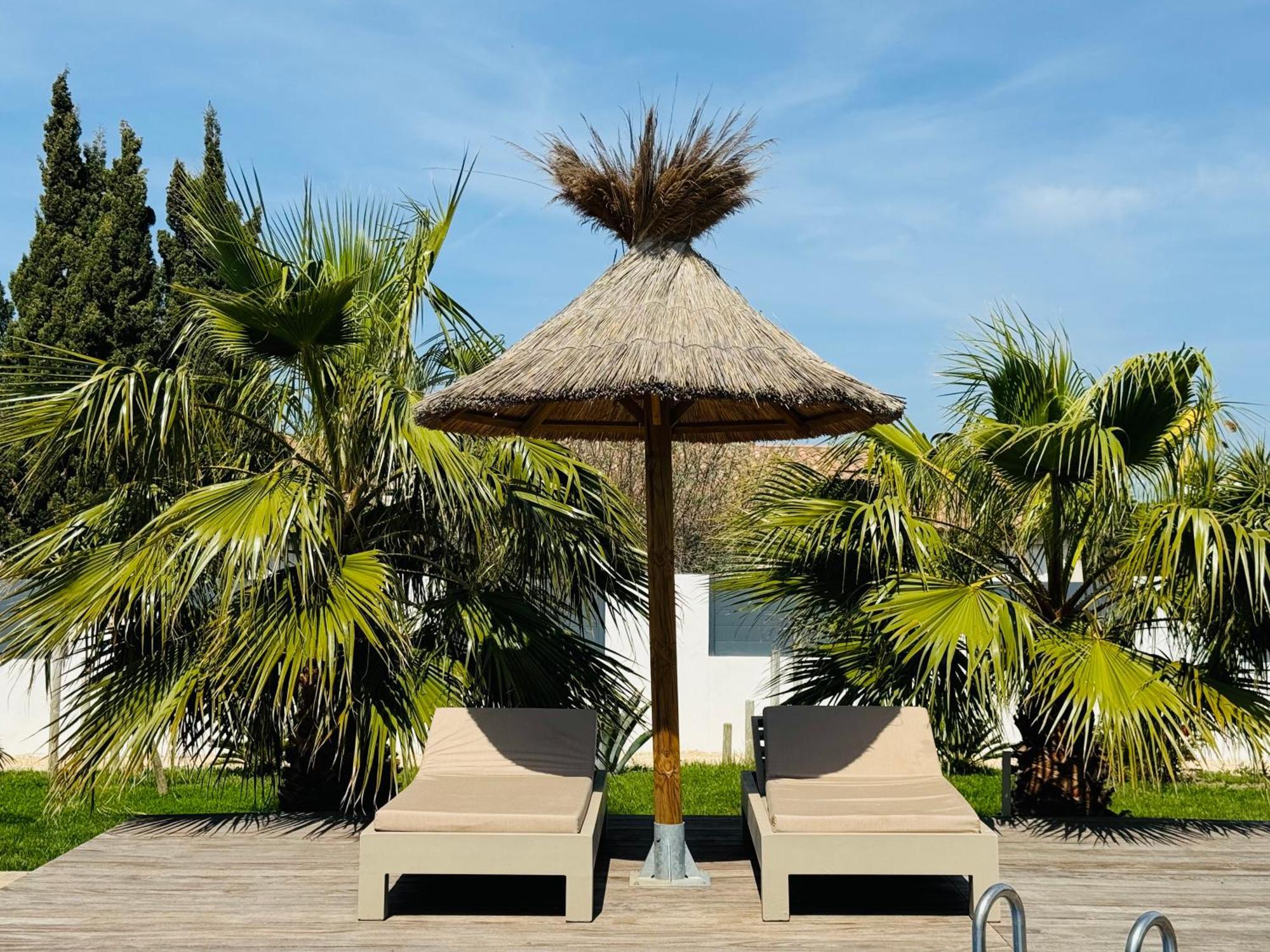 Cabane Le Flamant Avec Jardin, Piscine Et Parking Saintes-Maries-de-la-Mer Ngoại thất bức ảnh