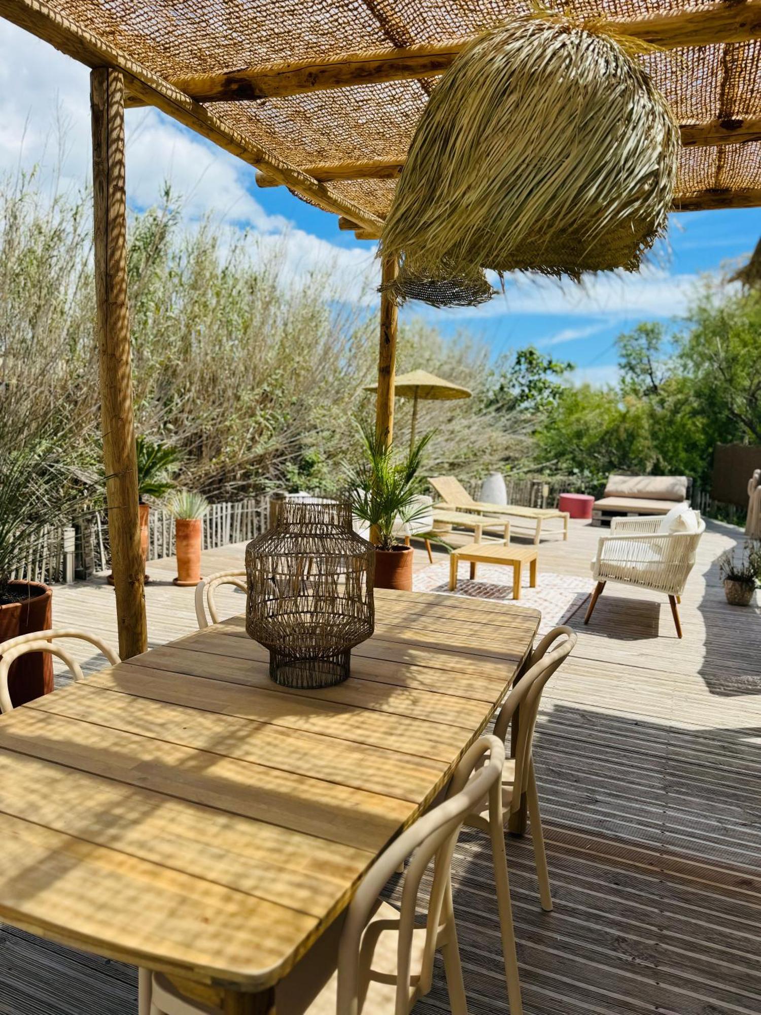 Cabane Le Flamant Avec Jardin, Piscine Et Parking Saintes-Maries-de-la-Mer Ngoại thất bức ảnh